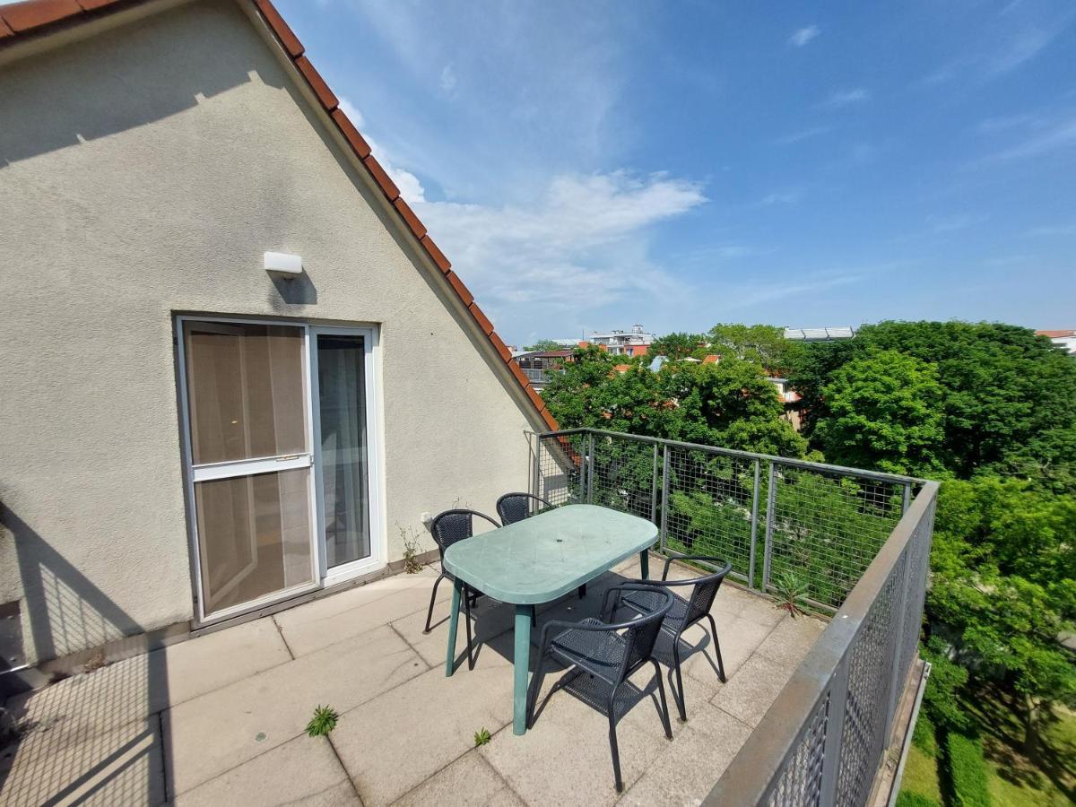 Utulny Apartman V Bratislava 4 エクステリア 写真
